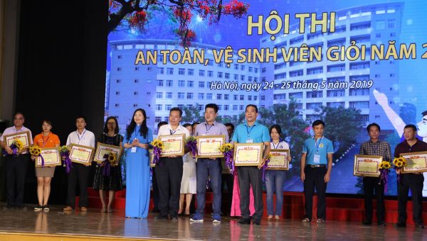 Trường ĐH Nhà cái uy tín io
 giành giải Nhì cuộc thi “An toàn, vệ sinh viên giỏi” năm 2019