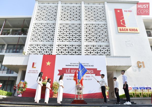 Trường ĐHBK Hà Nội: Khai giảng năm học mới với “Một tình yêu Bách khoa”