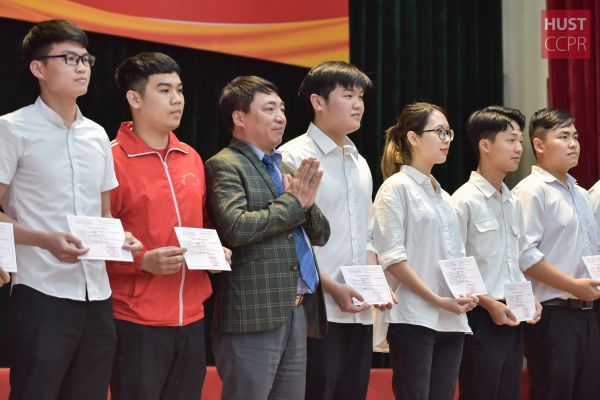 Đại học Nhà cái uy tín io
 chú trọng phát triển Đảng trong sinh viên