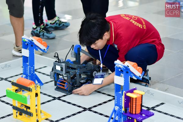 Nhà cái uy tín io
 đồng tổ chức giải đấu Robotics Quốc gia sử dụng VEX IQ đầu tiên tại Việt Nam