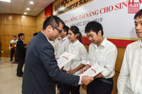 Chính sách học bổng năm 2018