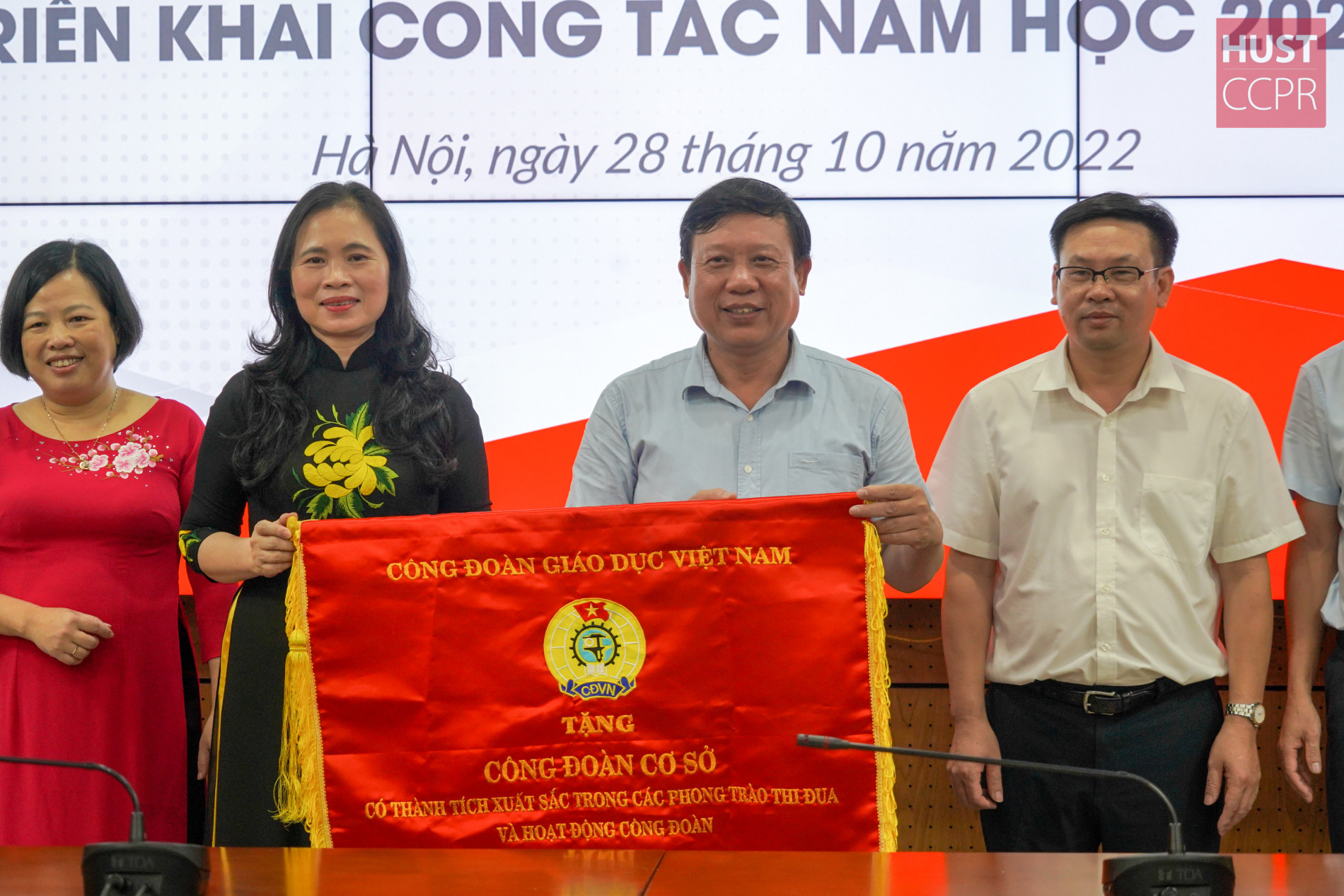 Công đoàn Trường Đại học Nhà cái uy tín io
 là Công đoàn cơ sở có thành tích xuất sắc trong các phong trào thi đua và hoạt động Công đoàn