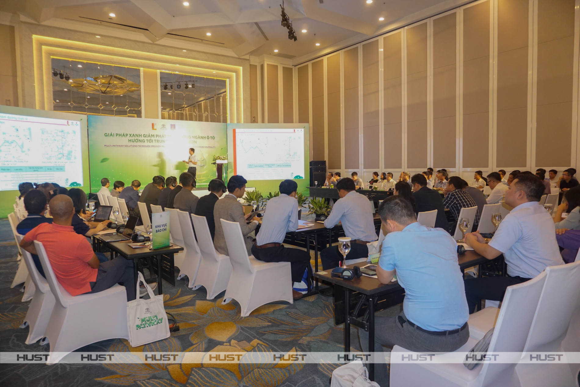 Conference on Toàn cảnh buổi Hội thảo “Giải pháp xanh giảm phát thải trong ngành ô tô hướng tới trung hòa các bon”