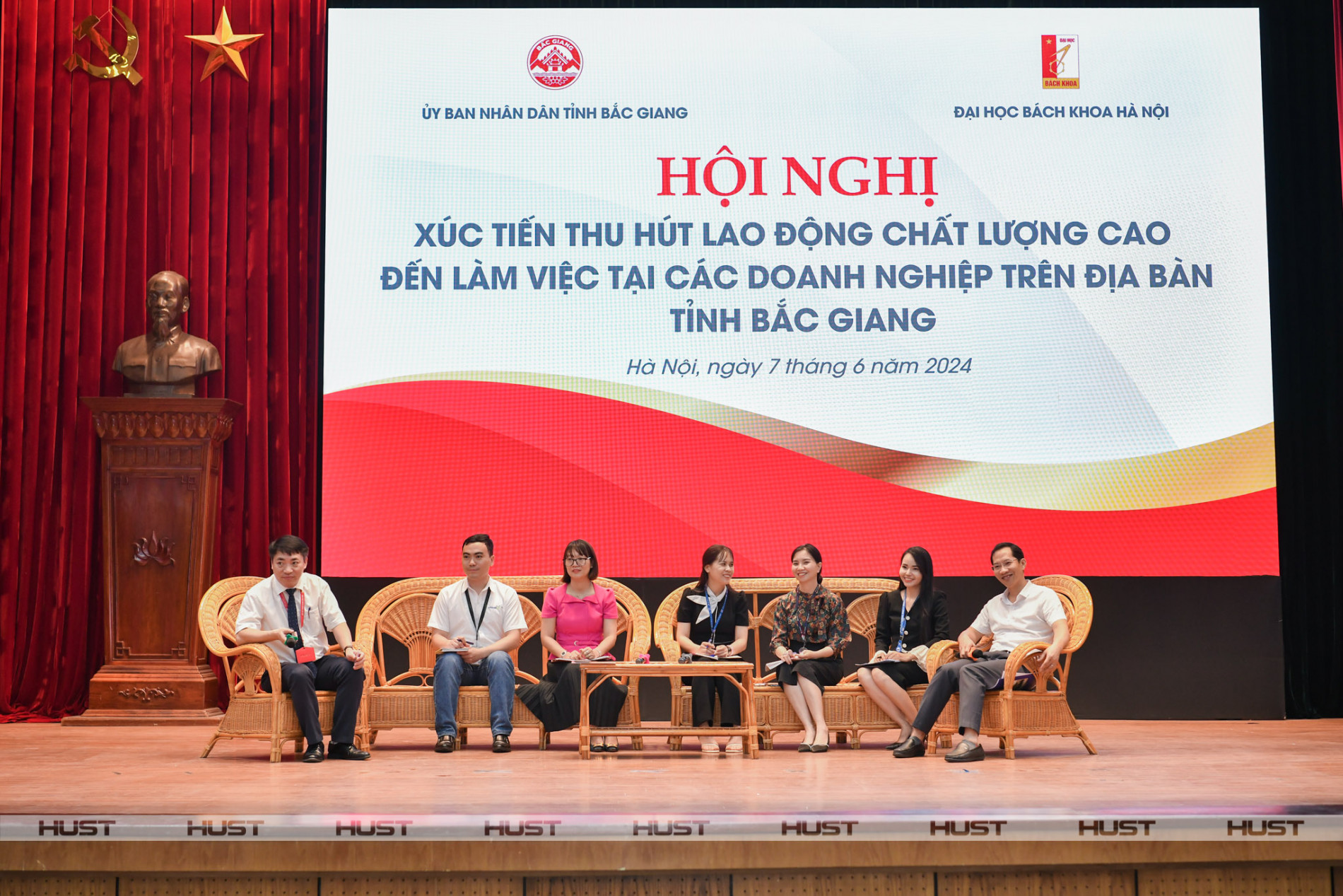 Lãnh đạo ĐHBK Hà Nội và tỉnh Bắc Giang cùng đại diện các doanh nghiệp trao đổi trực tiếp với sinh viên Nhà cái uy tín io
