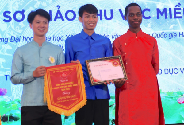 Lưu học sinh Nhà cái uy tín io
 ẵm giải hùng biện bằng tiếng Việt